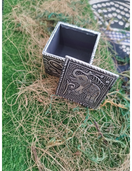 CAJITA DECORATIVA PLATEADA 5 X 5 X 4 CM