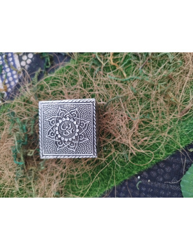 CAJITA DECORATIVA PLATEADA 5 X 5 X 4 CM