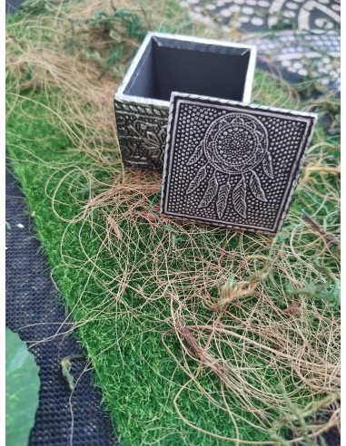 CAJITA DECORATIVA PLATEADA 5 X 5 X 4 CM