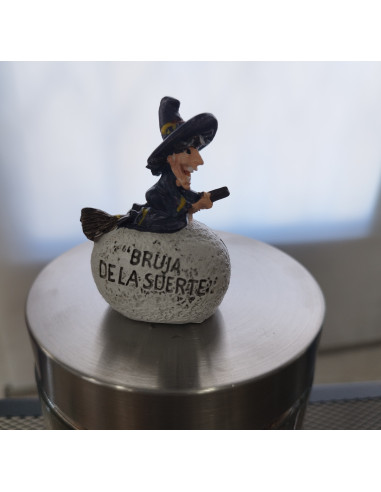 BRUJITA  BUERNA SUERTE